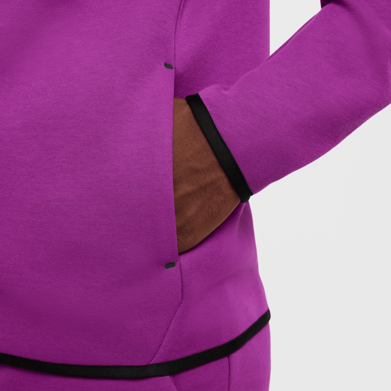 Tech Windrunner Hoodie In Bold Berry