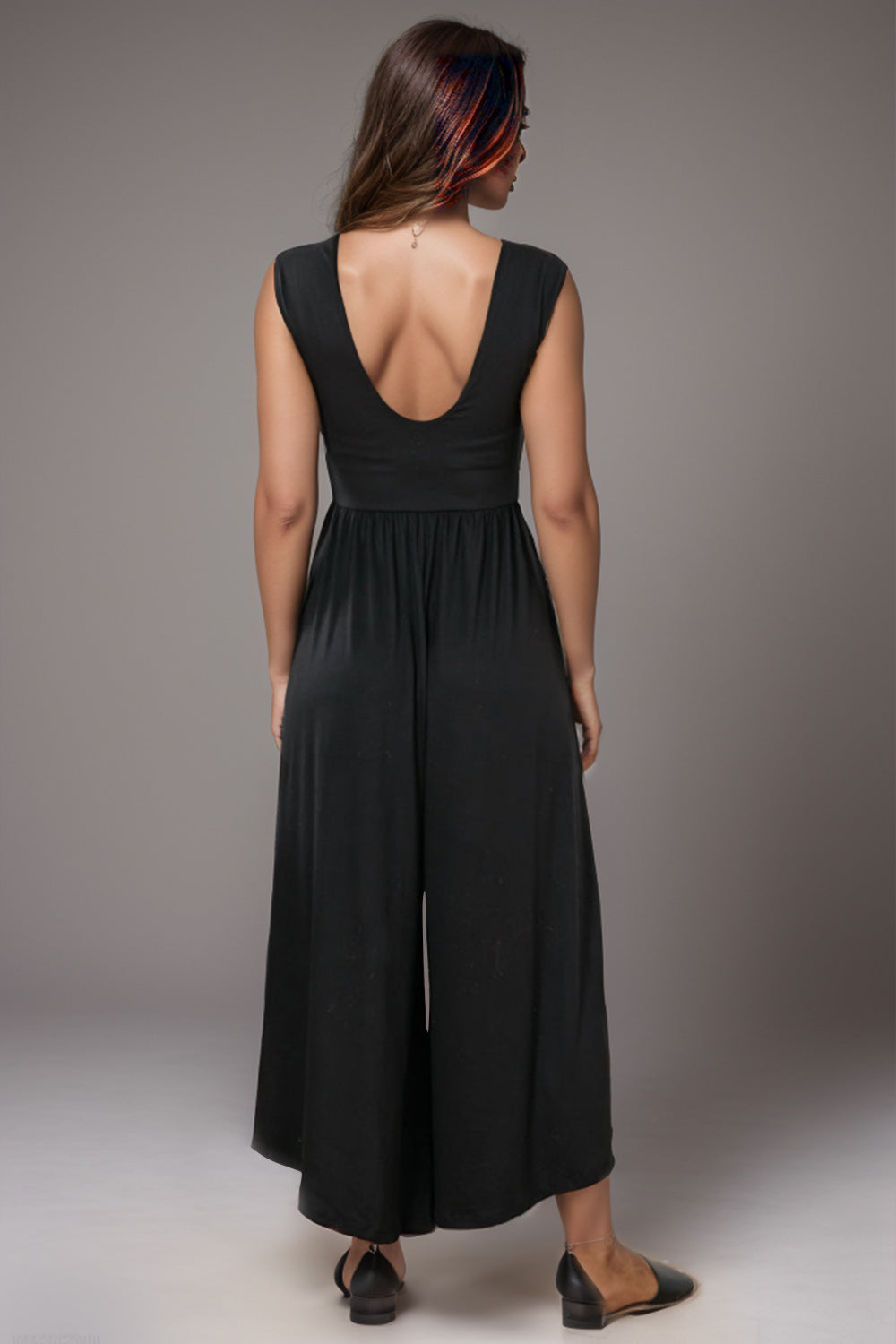 Round Neck Sleeveless Jumpsuit with Pockets