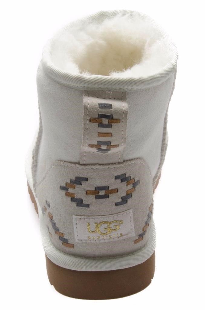 UGG CLASSIC WHITE BOOTS