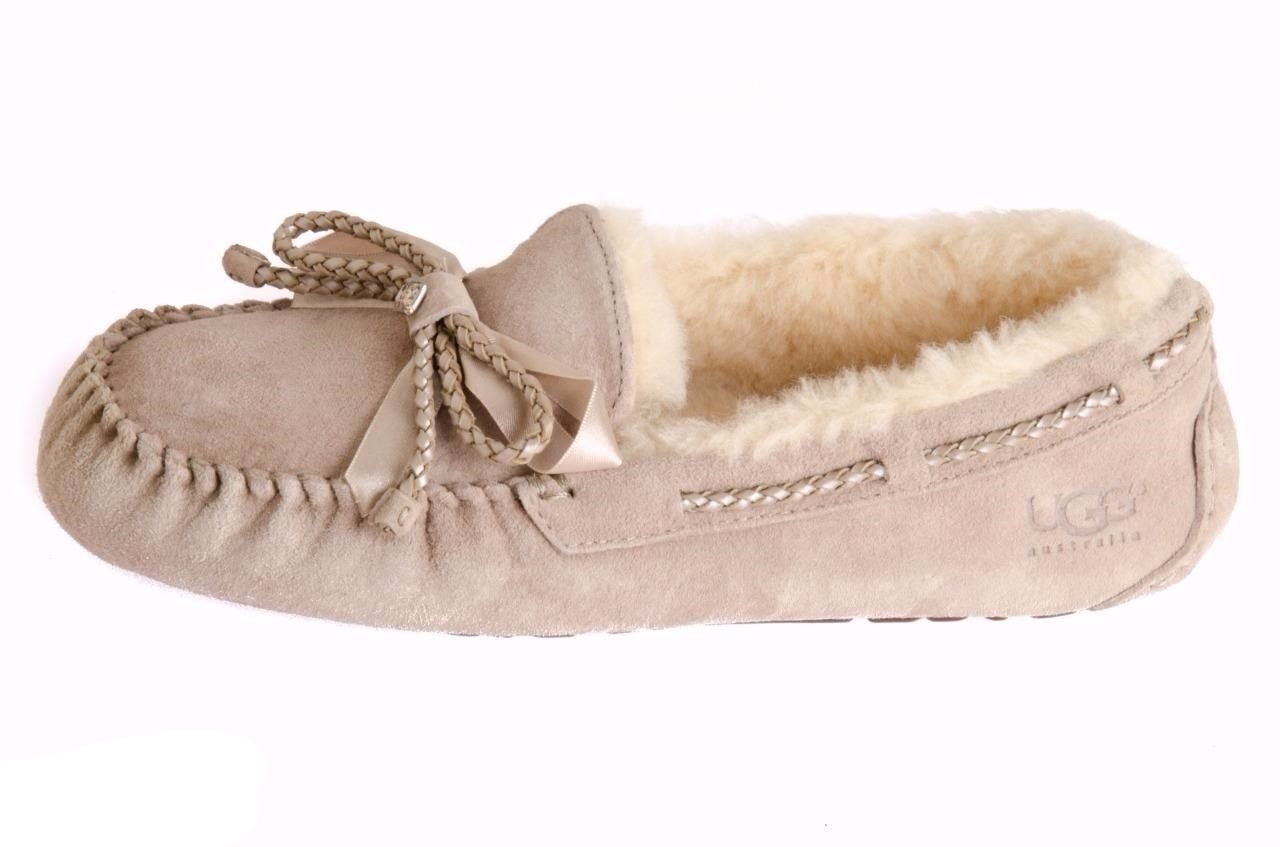 UGG DAKOTA SAND SLIPPERS