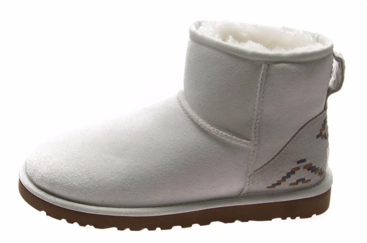 UGG CLASSIC WHITE BOOTS