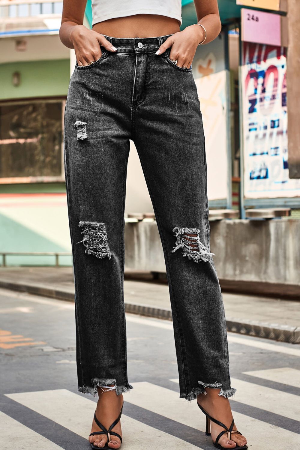 Distressed Buttoned Loose Fit Jeans