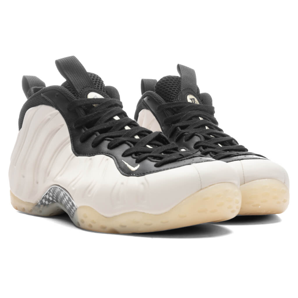 Air-Foamposite-One---Black-Team-Gold-Light-Orewood-Brown-FD5855-002-05-21-24-Feature-KN-6copy.jpg