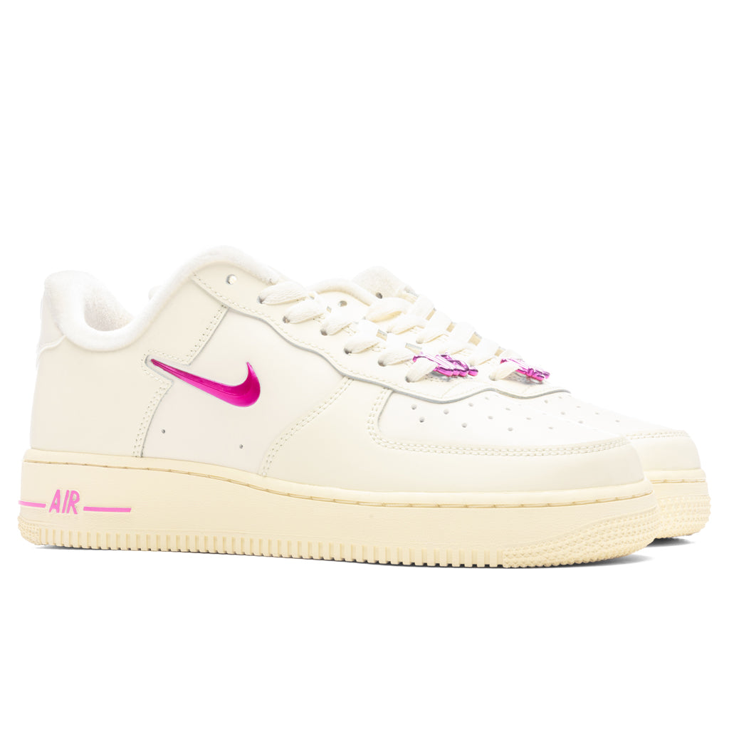 Air-Force-1-_07-SE---Coconut-Milk-Playful-Pink-Alabaster-FB8251-101----03-10-24---Feature--VR-5.jpg