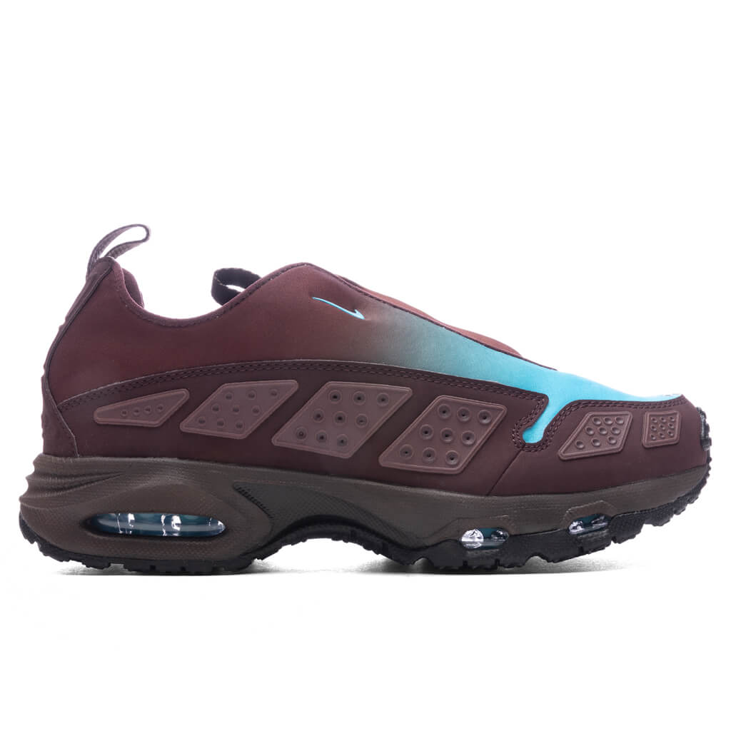 Air-Max-SNDR---Burgundy-Crush-Baltic-Blue-Baroque-Brown-HQ4189-600-09-27-24-Feature-KN-4.jpg