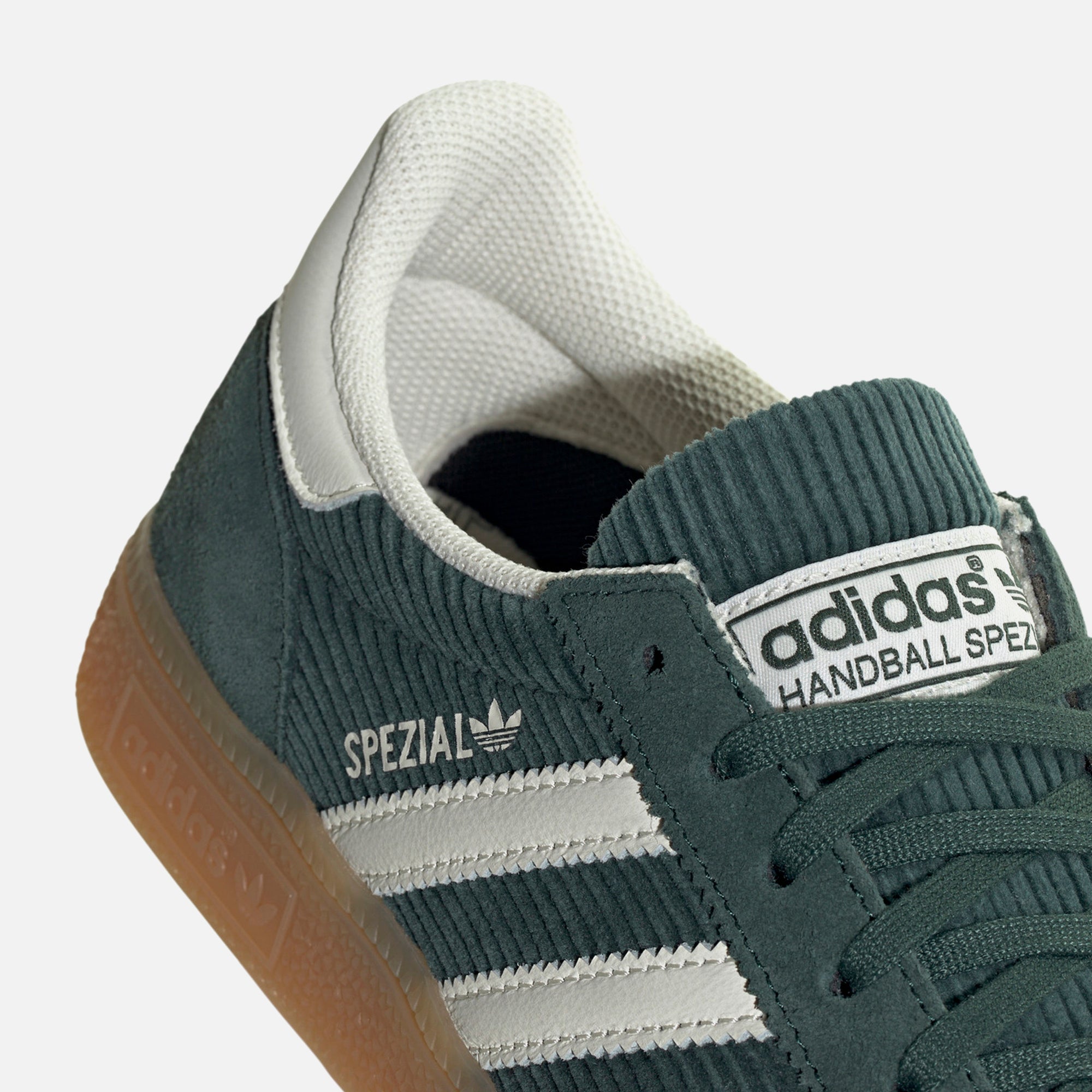 adidas WMNS Handball Spezial - Mineral Green / Off White Gum