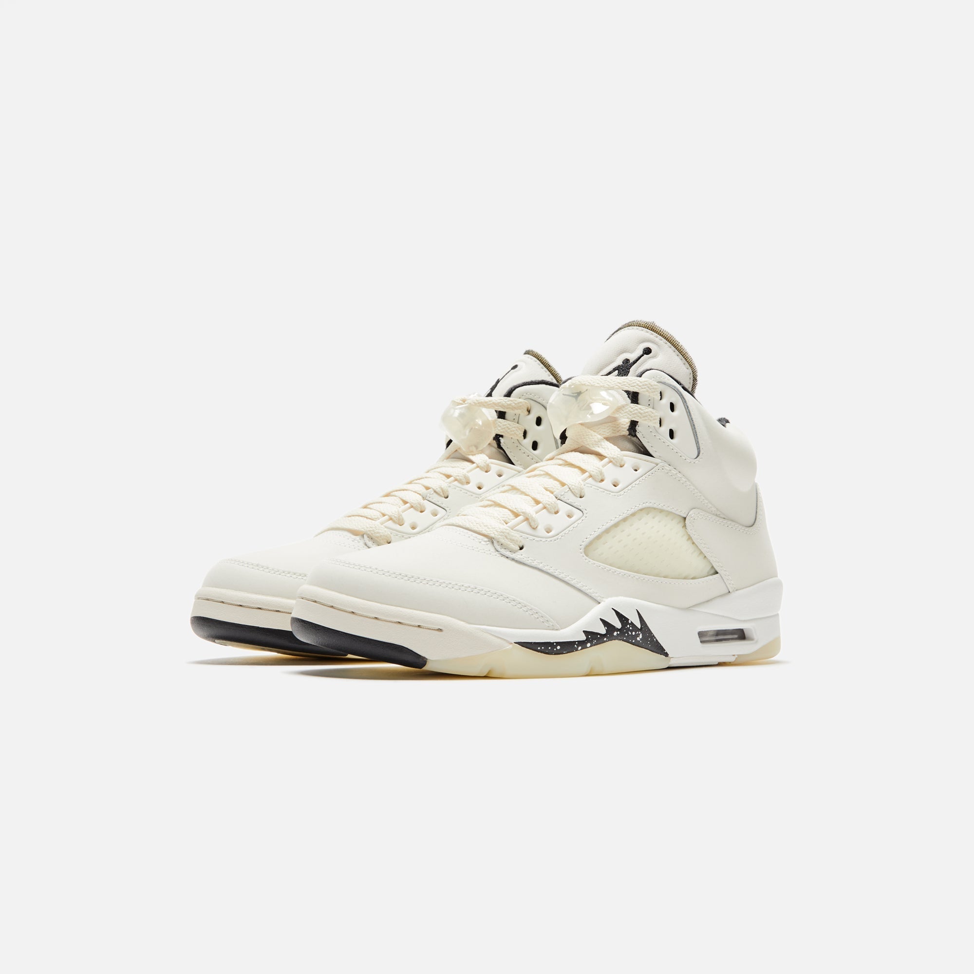 JBFN7405-100AirJordan5RetroSailBlackLtOrewoodBrnCoconutMilk_6715.jpg