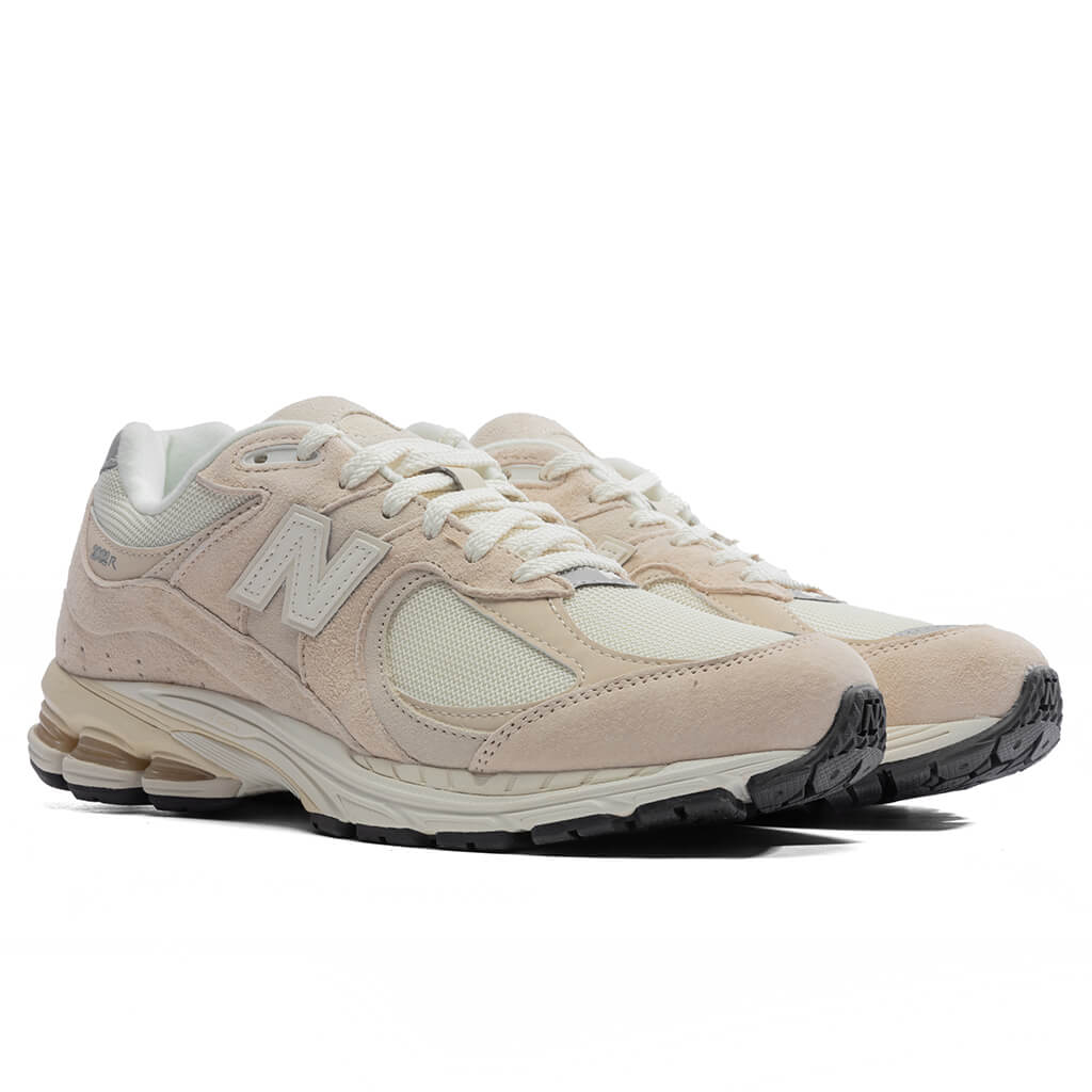 New-Balance-2002---Calm-Taupe-M2002RCC-01-12-23-Feature-DV-4.jpg