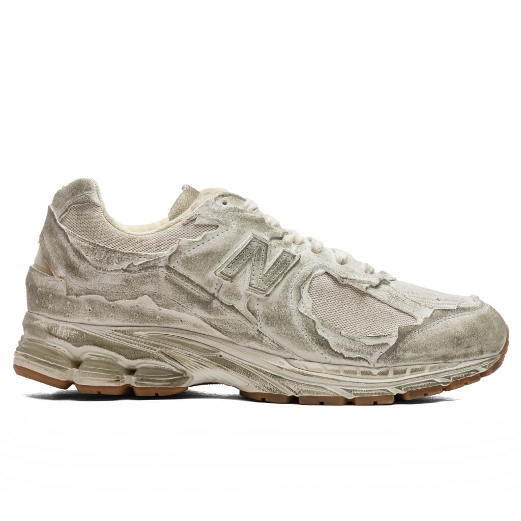 New-Balance-2002R--Protection-Pack-Distressed----Sea-Salt-Gum-M2002RDG---08-10-22---Feature-JAYLEEN-JM.jpg