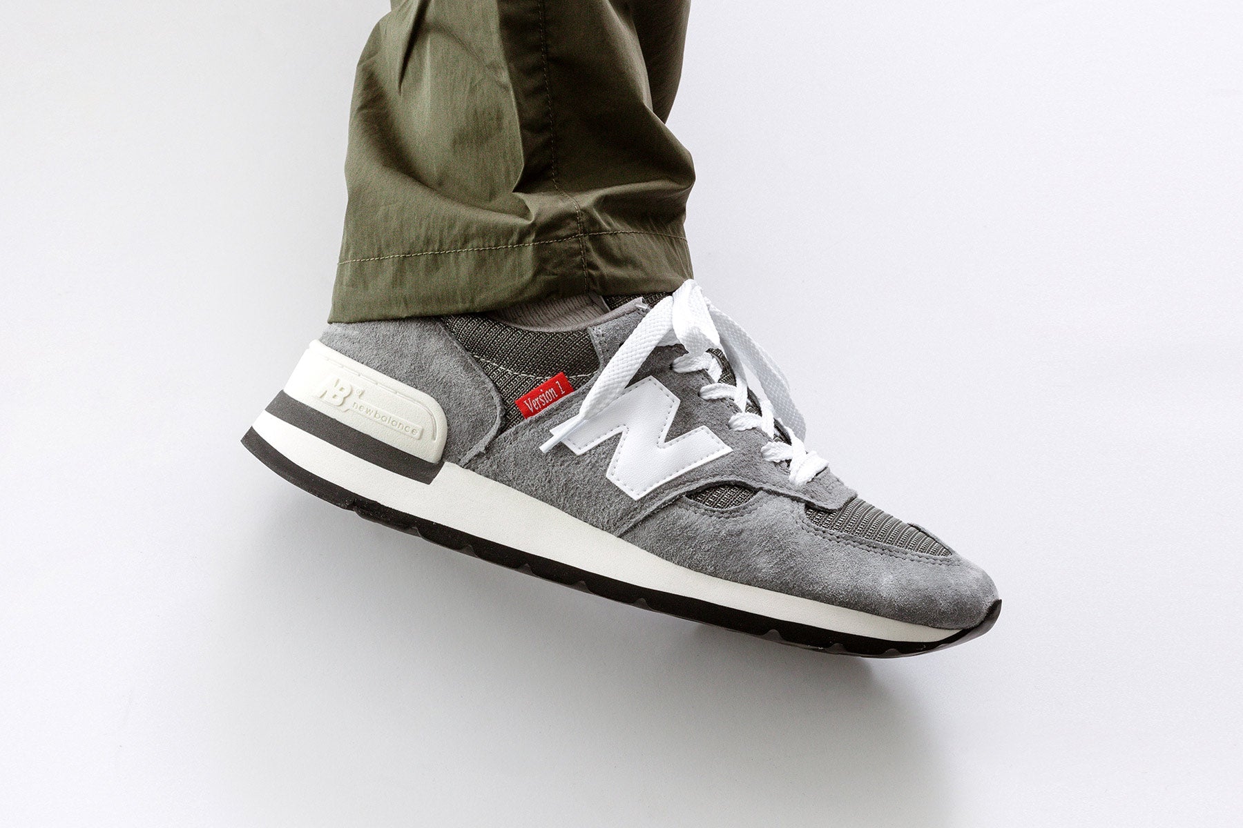 990v1 - Grey