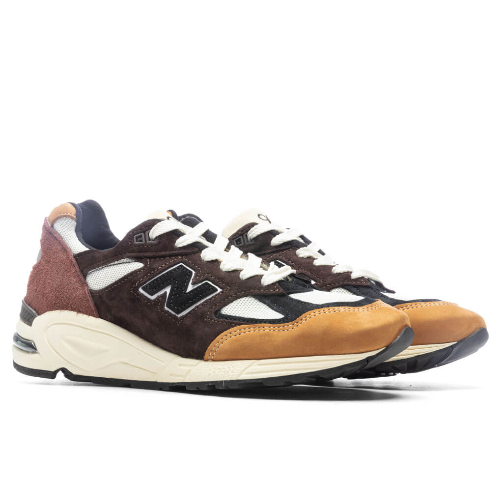 New-Balance-990v2---Black-M990BB2---04-06-23-S-NF--Feature-4.jpg