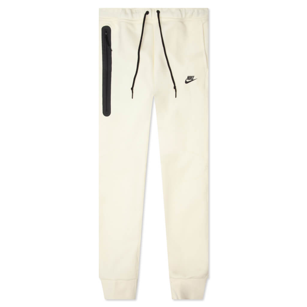 Nike-Tech-Fleece---Coconut-Milk-Black-FB8002-113---11-25-23---Feature--KN.jpg