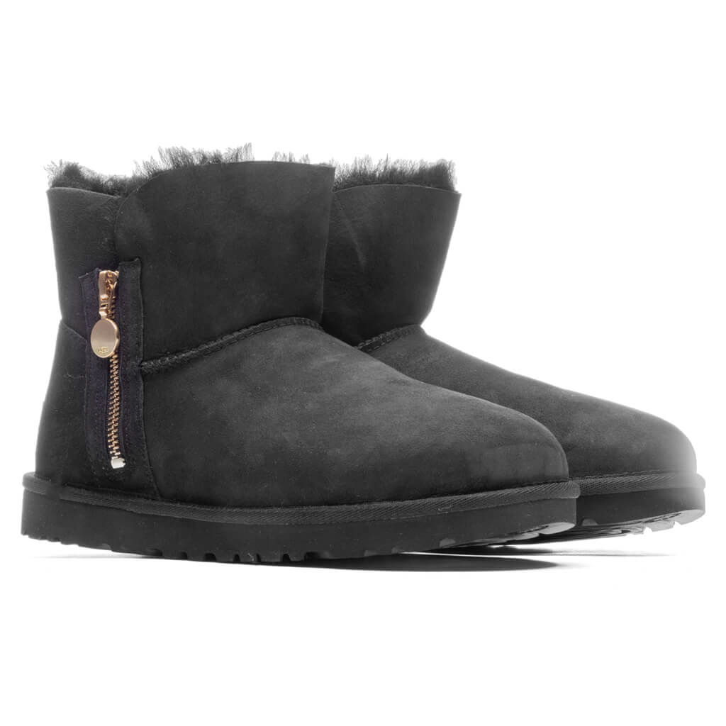 UGG-Women_s-Bailey-Zip-Mini-Boot---Black---1112481-BLK-12-03-22-Feature-JM-4.jpg