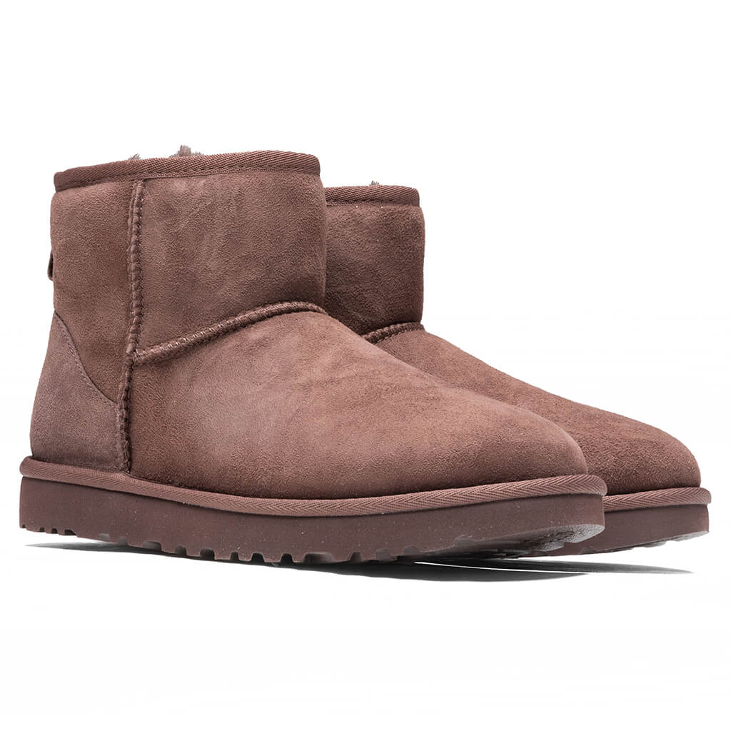 UGG-Women_s-Classic-Mini-II-Boot---Burnt-Cedar-1016222-BCDR---08-30-22---Feature-JORDAN-2.jpg