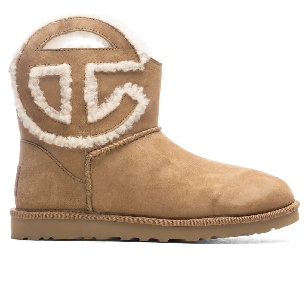 UGG-x-Telfar-Logo-Mini---Chestnut-1122991-CHE---10-22-2021---01_859064c8-9d88-4fba-ab03-d40ed02241de.jpg