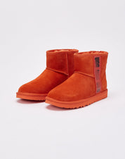 UGG CLASSIC MINI SIDE-LOGO II BOOTS