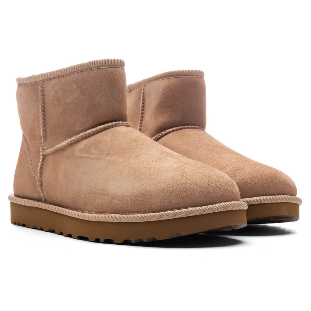 Women_s-Classic-Mini-II-Boot---Sand-1016222-SAN-09-09-24-Feature-KN-4.jpg