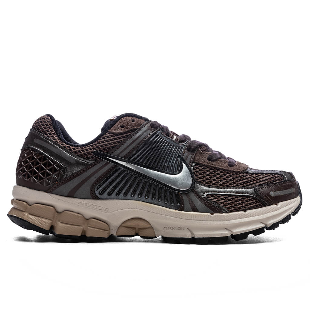 Women_s-Zoom-Vomero-5---Baroque-Brown-Chrome-Light-Orewood-Brown-Hemp-FN6742-201-10-03-24-Feature-JP.jpg