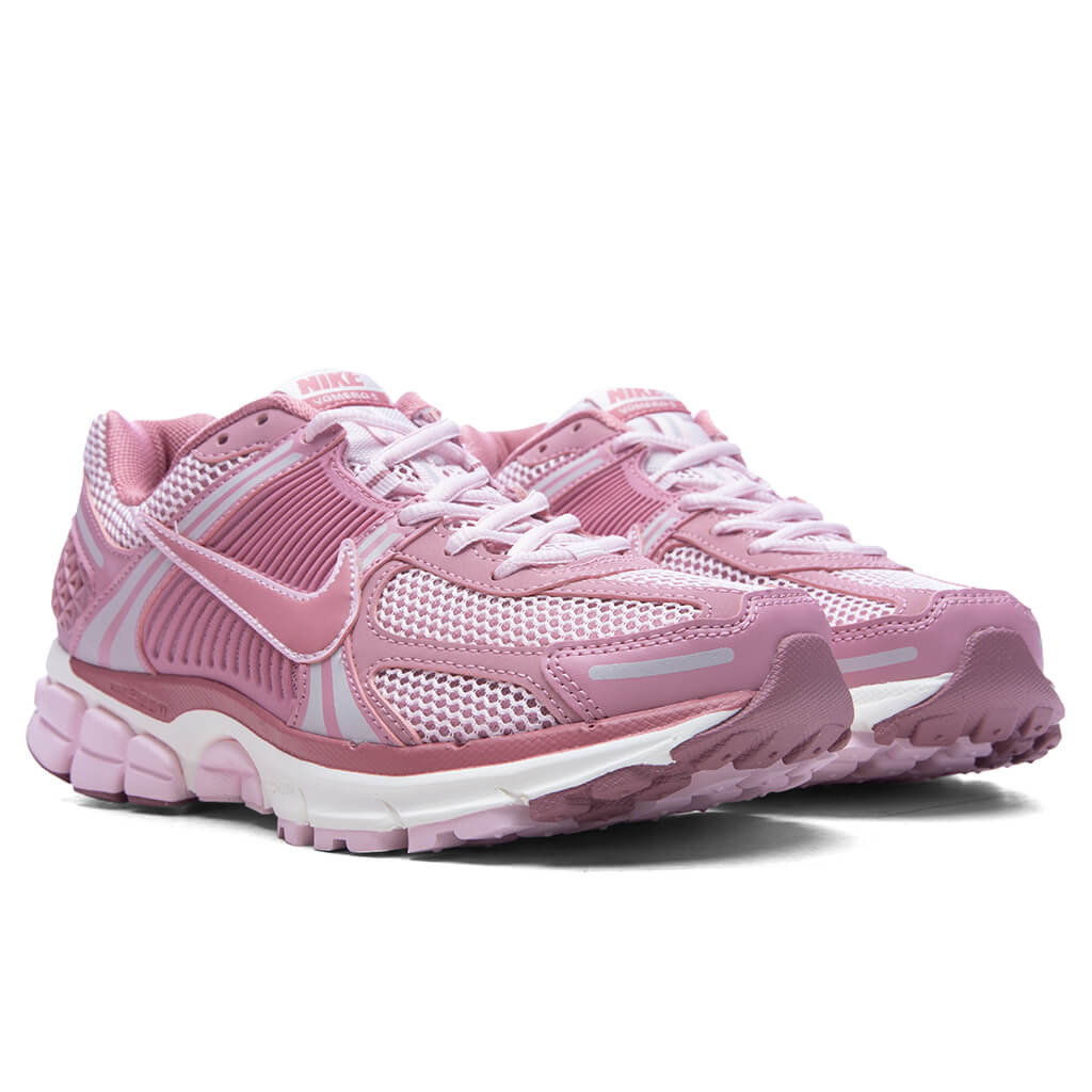 Women_s-Zoom-Vomero-5---Elemental-Pink-Desert-Berry-Pink-Foam-FJ2028-600---02-17-25---Feature--KN-6.jpg