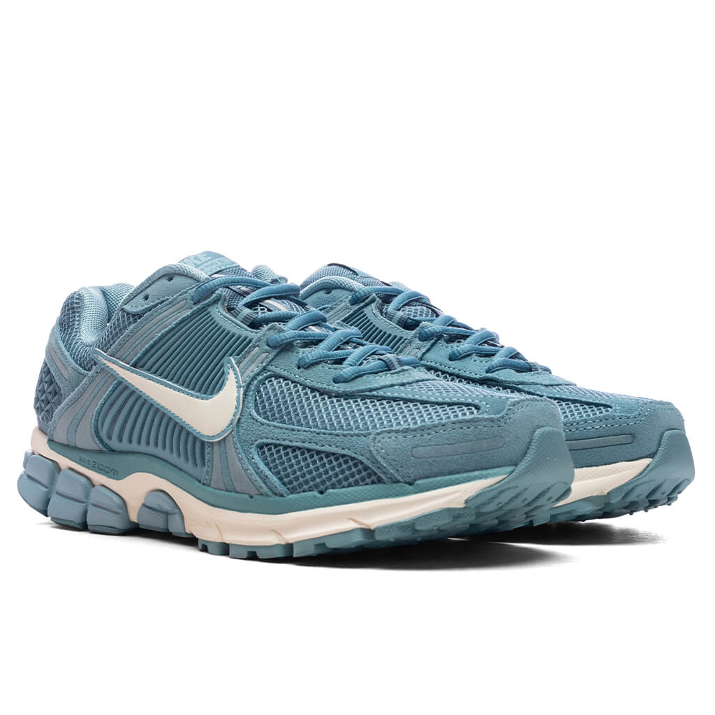 Zoom-Vomero-5---Denim-Turquoise-Pale-Ivory-Smokey-Blue-HF1553-400---12-05-24---Feature--VR-5.jpg