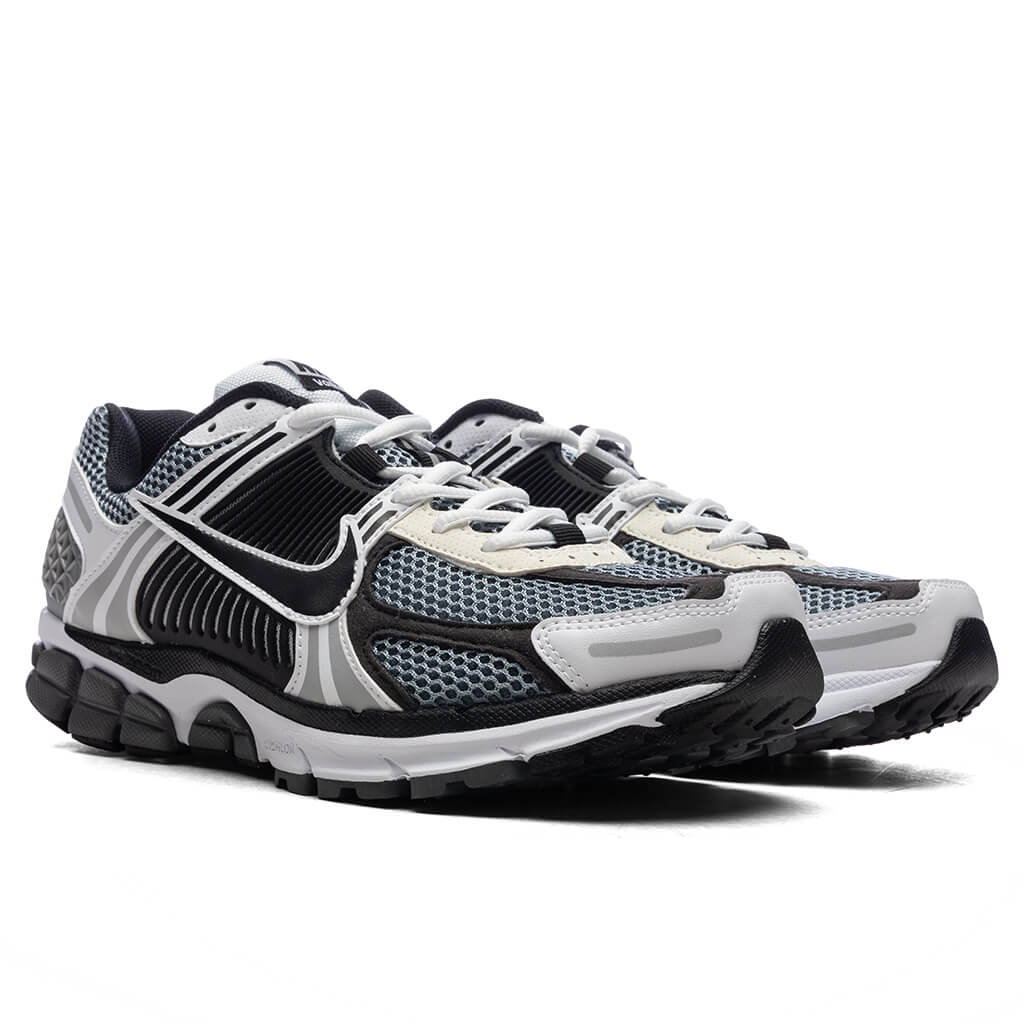 Zoom-Vomero-5-SE-SP---Dark-Grey-Black-White-Sail-CI1694-001-02-25-25-Feature-VR-5.jpg