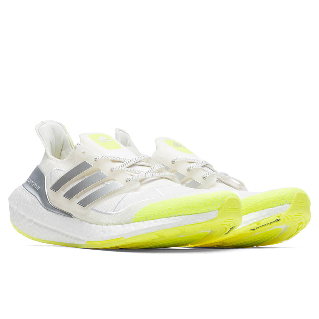 adidas-x-IVY-PARK-Ultraboost---Off-White-Silver-Metal-Footwear-White-HR0181---08-16-22---Feature-JORDAN-2.jpg