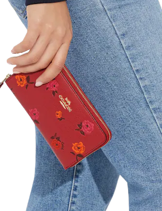 coach-medium-id-zip-wallet-with-peony-print-01.png