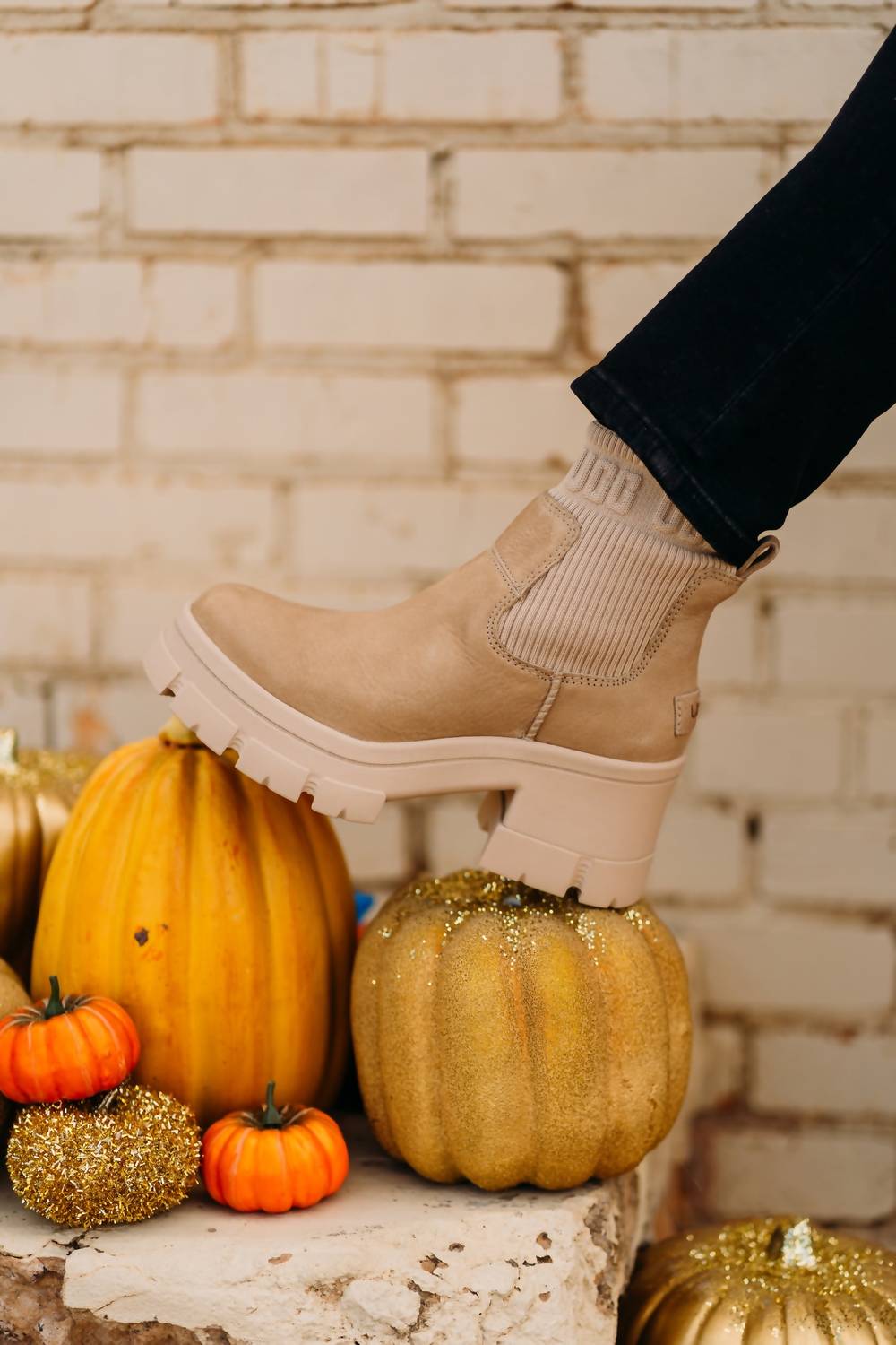 Women Brooklyn Chelsea Boot In Mustard Seed