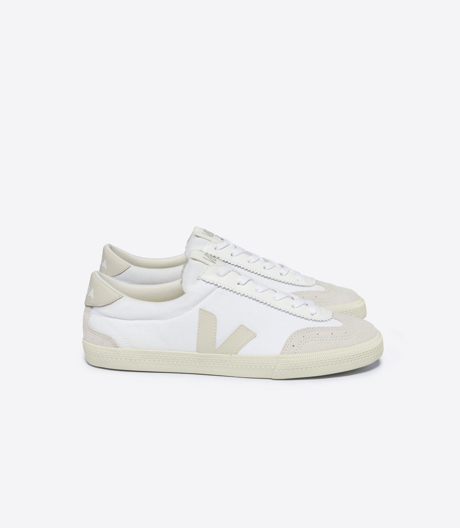 veja-volley-canvas-sneaker-in-white-pierreveja-982932.jpg